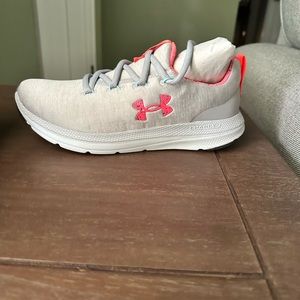 Women’s Under Armour Size 7.5